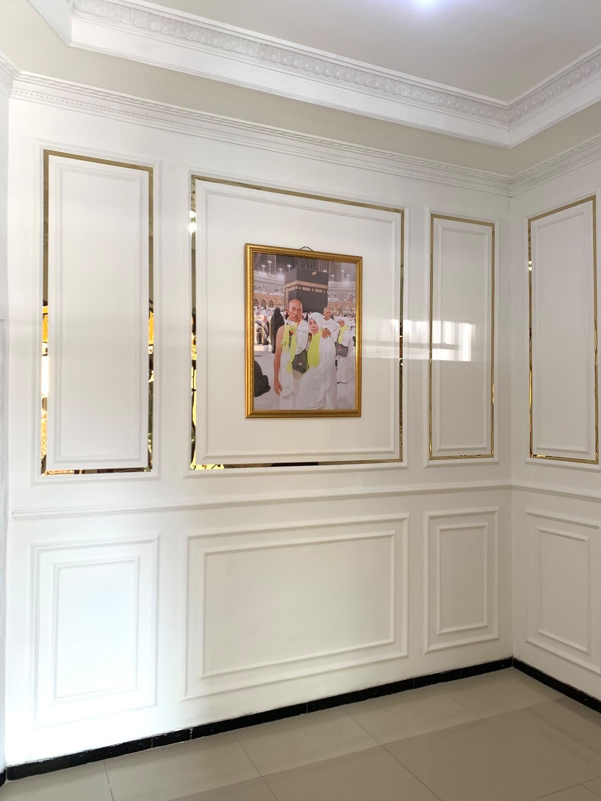 POP wall design with decorative border